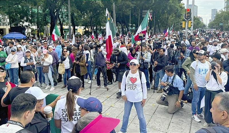 ¡TRABAJADORES DEL PJF MARCHARON PARA EXIGIR A SHEINBAUM CORREGIR LA REFORMA JUDICIAL!