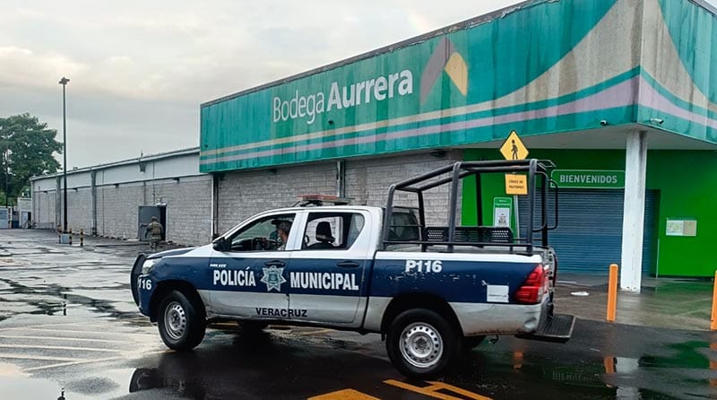 ¡FLAMAZO EN BODEGA AURRERA!