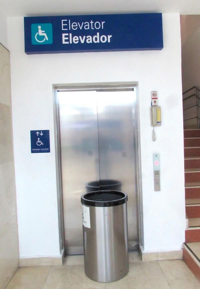 ¡SE “TRONÓ” EL ELEVADOR DEL AEROPUERTO!