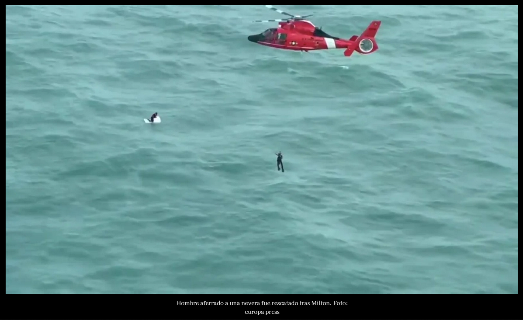 ¡RESCATAN A UN HOMBRE AFERRADO A UNA NEVERA EN ALTA MAR FRENTE A LA COSTA DE FLORIDA TRAS EL PASO DE “MILTON”!