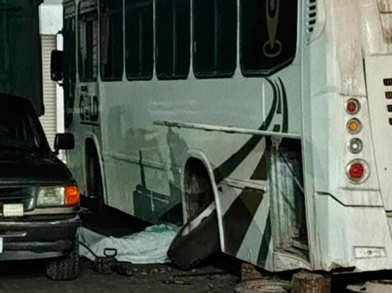 ¡TALACHERO PIERDE LA VIDA APLASTADO POR AUTOBÚS!