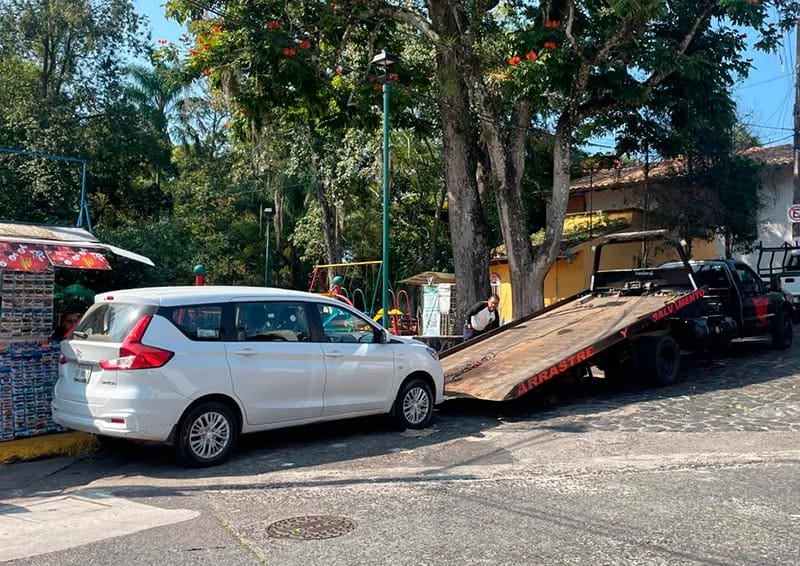 ¡LE COBRAN 11 MIL PESOS POR SACAR  SU VEHÍCULO DE CORRALÓN PARTICULAR!