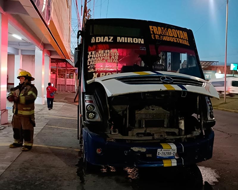 ¡SE LE PRENDE EL CAMIÓN A CHOFER DE LA RUTA FRAMBOYANES!