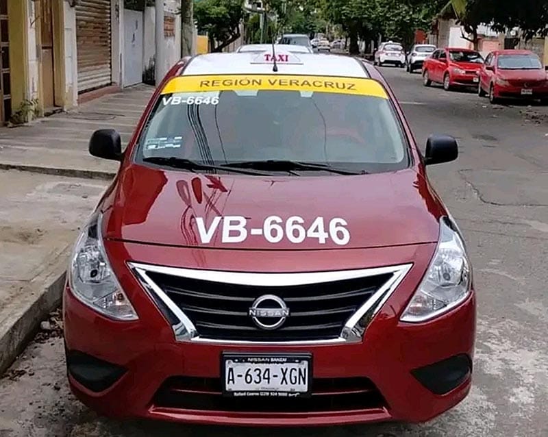 ¡TAXI ABANDONADO EN LA COLONIA UNIDAD VERACRUZANA!