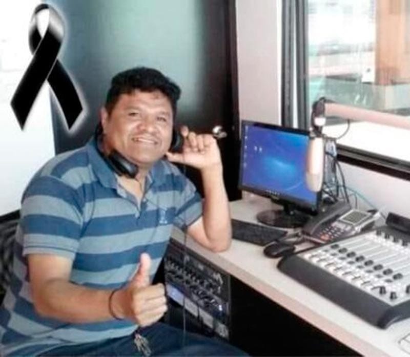 ¡ASESINADOS A MACHETAZOS! - EX PRODUCTOR DE RADIO Y OTRO HOMBRE APARECEN MUERTOS EN CATEMACO