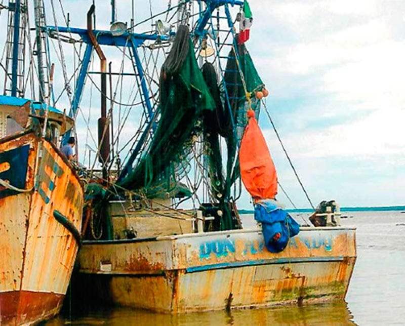 ¡ASEGURAN BARCO CAMARONERO QUE TRANSPORTABA 44 MIL LITROS CON HUACHICOL!