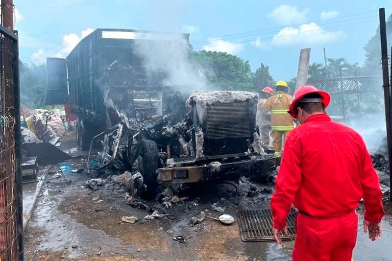 ¡INCENDIO DEJA EN CENIZAS UN TORTON EN CHATARRERA!