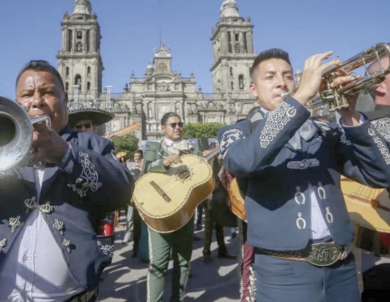 ¡ROMPEN MARIACHIS RÉCORD GUINNESS!