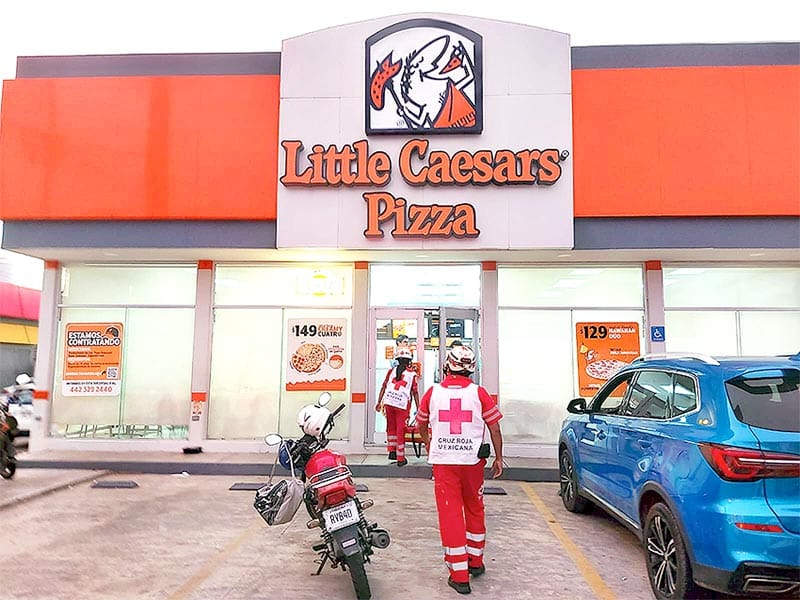 ¡ABUELITO FALLECE EN LA PIZZERÍA!