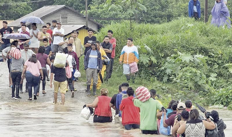 ¡“SARA” ENTRA A MÉXICO COMO DEPRESIÓN TROPICAL!