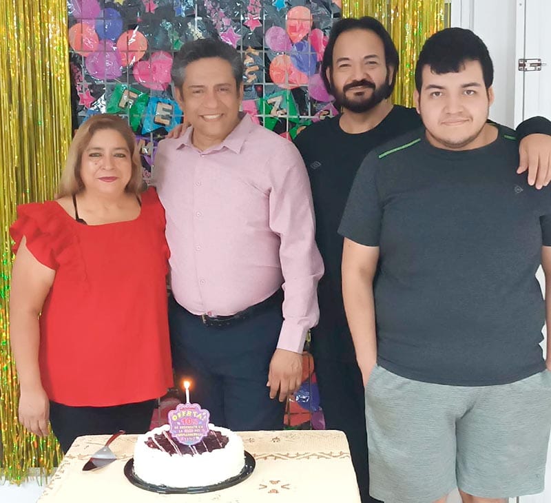 ERNESTO MARCIAL MARTÍNEZ CELEBRA SU CUMPLEAÑOS