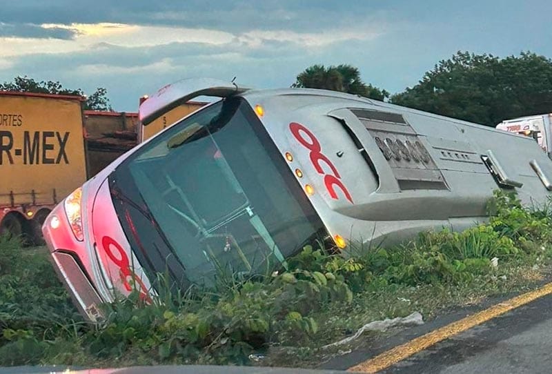 ¡5 PASAJEROS HERIDOS AL VOLCAR AUTOBÚS DE OCC!