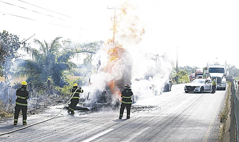 ¡FUEGO EN LA CARRETERA! - PURAS PÉRDIDAS