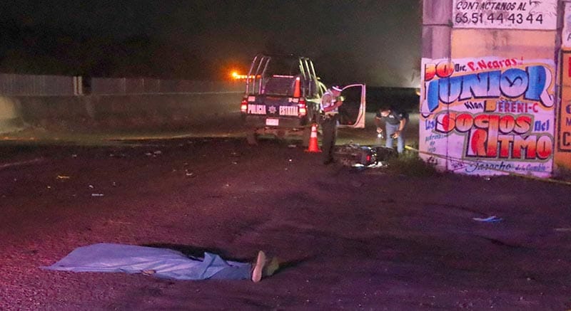 ¡PIERDE LA VIDA ANTES DE NAVIDAD! - LOCALIZAN MUERTO A MOTOCICLISTA ABAJO DEL PUENTE VIAL DE MEDELLIN