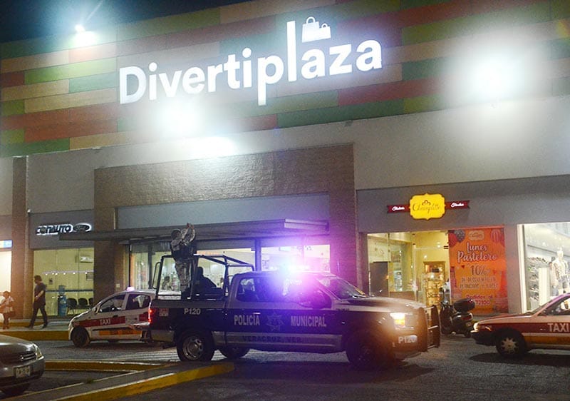 ¡MALANDROS ROBAN JOYERÍA DE CASA DE EMPEÑO! - VIOLENTO ASALTO EN DIVERTIPLAZA