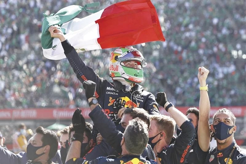 ¡”CHECO” PÉREZ HACE OFICIAL SU SALIDA DE RED BULL EN LA FÓRMULA 1!