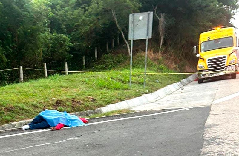 ¡MUERE ARROLLADO POR TRÁILER EN TUXPAN!