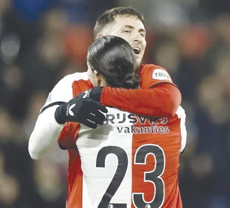 ¡LOGRA SANTI GIMÉNEZ ‘HAT TRICK’ EN TRIUNFO DEL FEYENOORD!