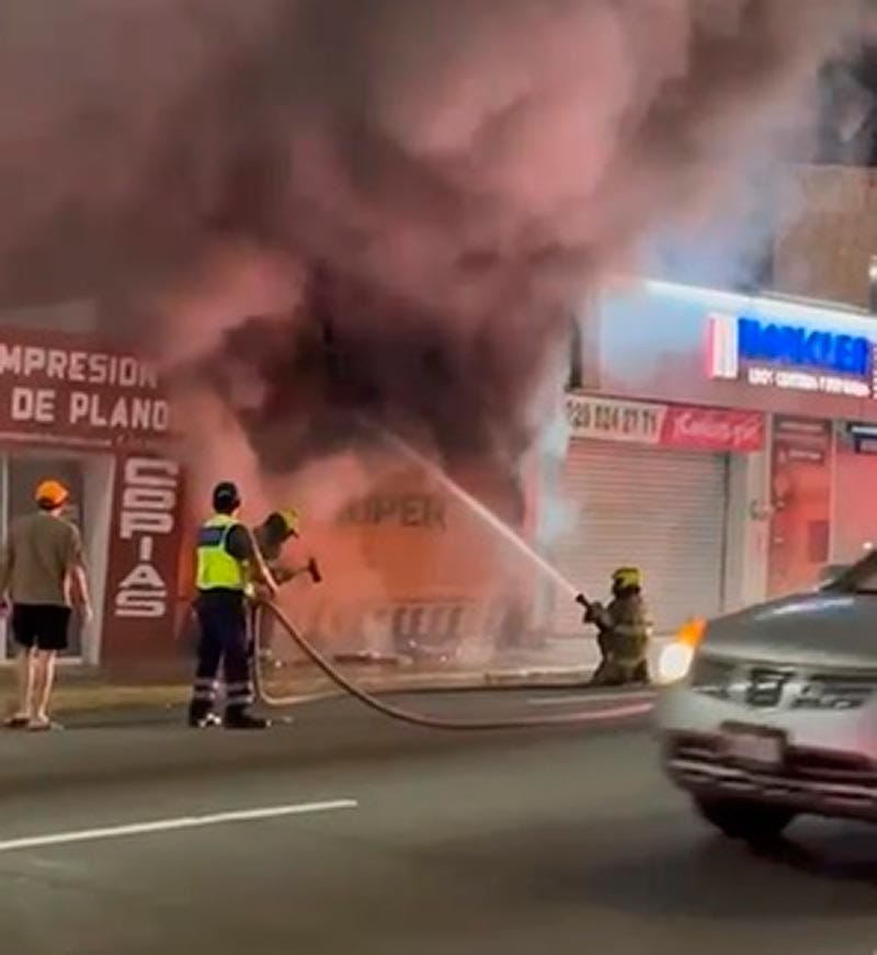 ¡ARDE FERRETERÍA EN EL CENTRO DE BOCA DEL RÍO!