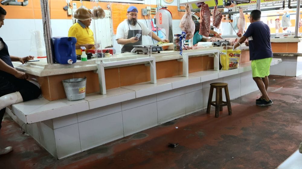 ¡INOCENTE PALOMITA EN EL MERCADO HIDALGO!