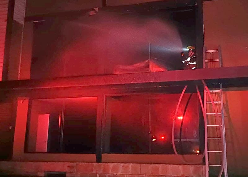 ¡BOMBEROS APAGAN INCENDIO EN BODEGA DE AGROQUÍMICOS!