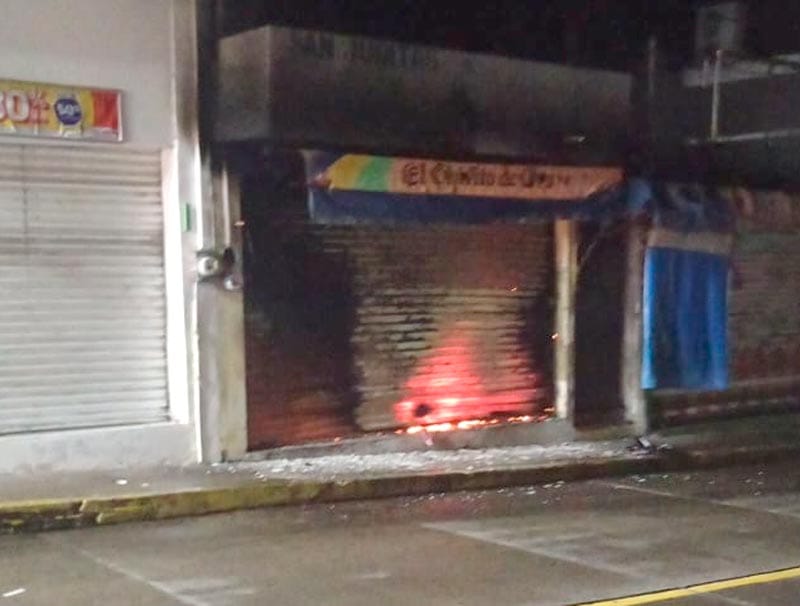 ¡ARDE ZAPATERÍA “EL CHIVITO DE ORO” EN ALVARADO!