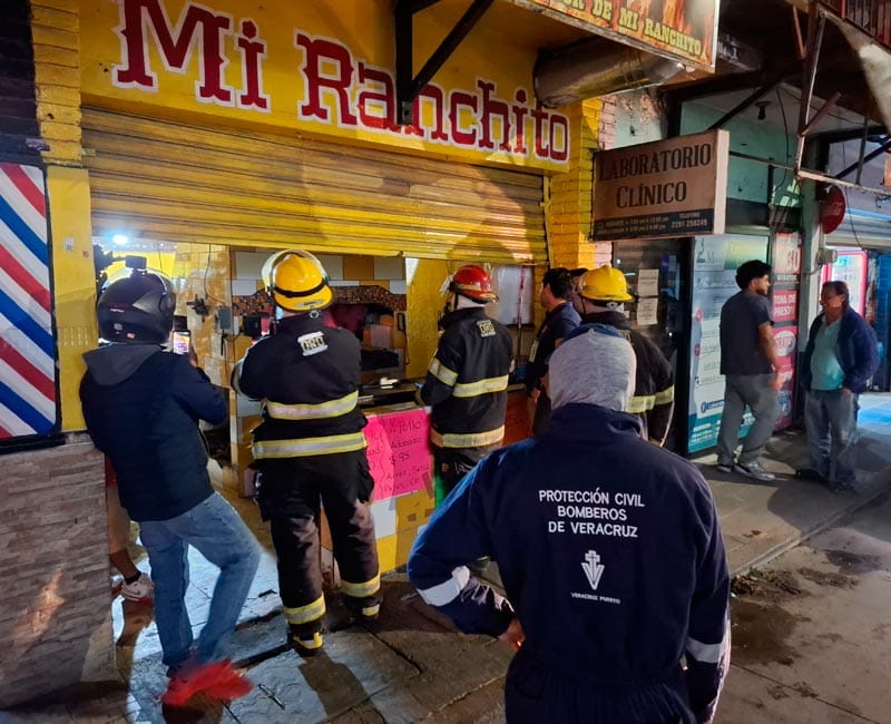 ¡CONATO DE INCENDIO EN ROSTICERÍA DE LAS BAJADAS!