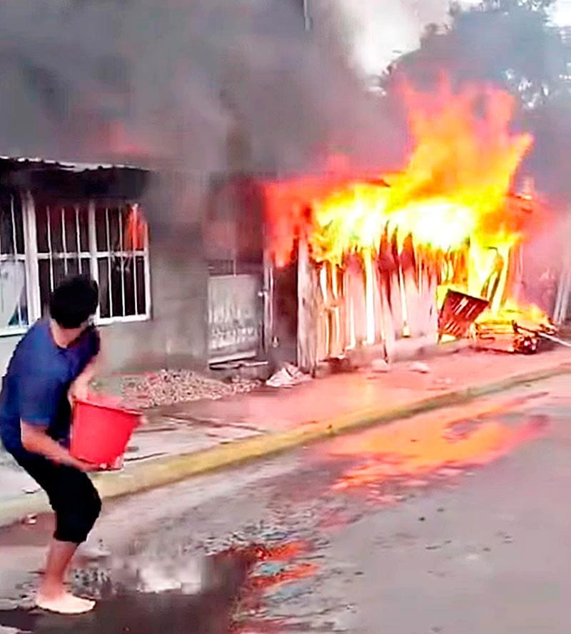 ¡INCENDIO REDUCE A CENIZAS HUMILDE CASITA EN CÓRDOBA!