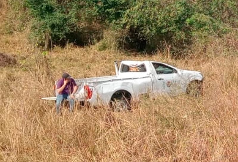 ¡CAMIONETA DE LA PEPSI VOLCÓ Y SE VA A LA MALEZA!