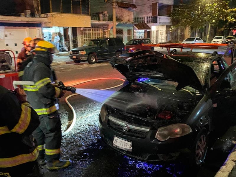 ¡SE LE QUEMÓ EL MOTOR A LA CAMIONETA!