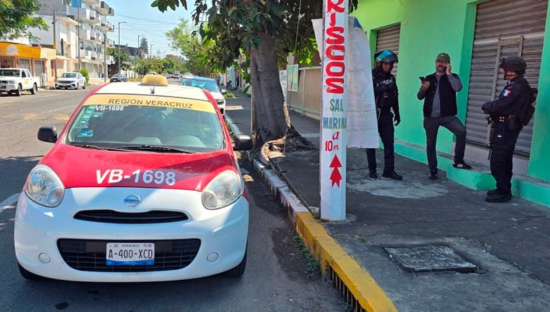 ¡LOCALIZAN TAXI QUE FUE ROBADO EN UN ASALTO!