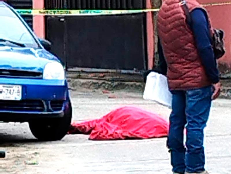 ¡ASESINAN A PETROLERO! - PISTOLEROS INTENTARON LLEVARSELO PERO SE RESISTIO Y LE DISPARARON