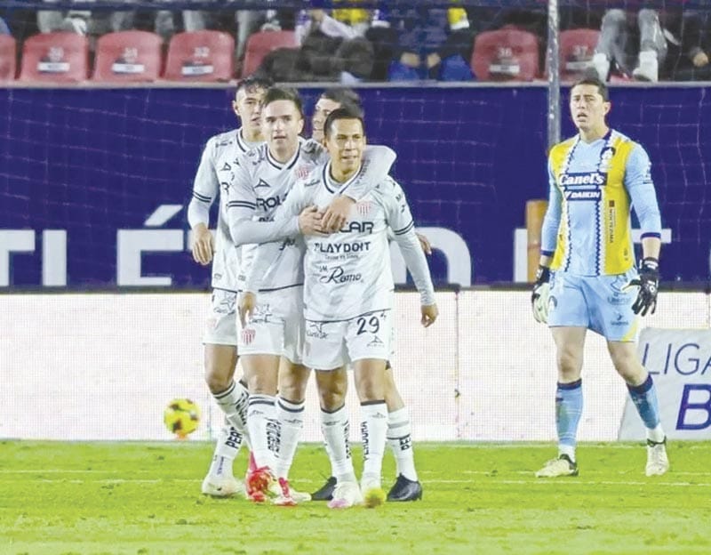 ¡NECAXA GOLEA A SAN LUIS CON DOBLETE DE CAMBINDO! - Y DE VISITA