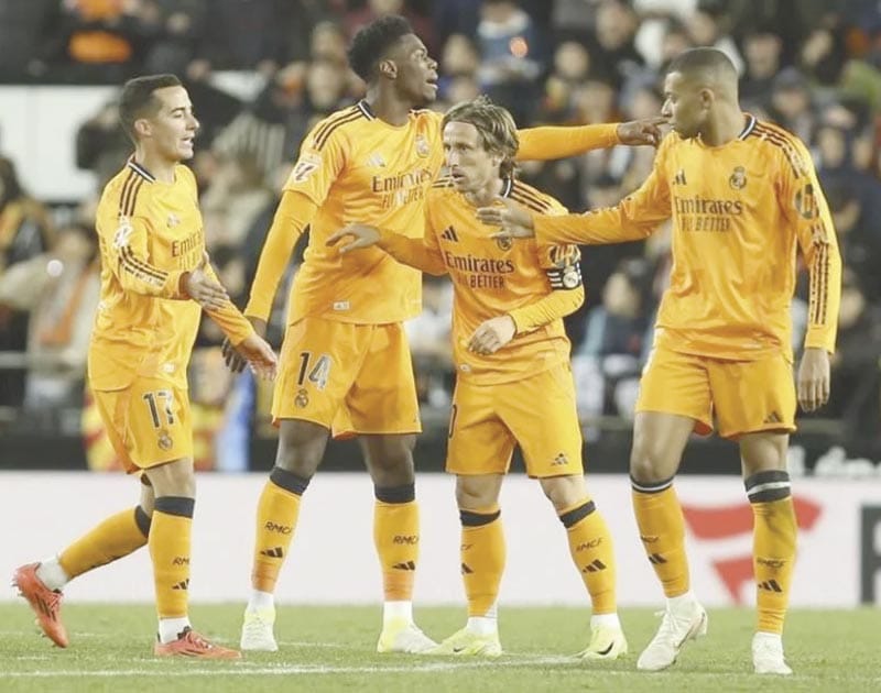 ¡GANA REAL MADRID AL VALENCIA Y ES LÍDER SOLITARIO DE LALIGA!