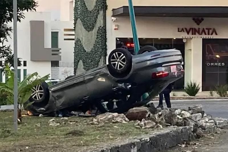 ¡TRES LESIONADOS EN VOLCADURA EN RESIDENCIAL MONTE MAGNO DE XALAPA!