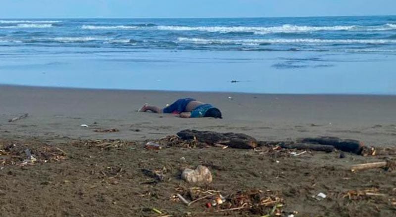 ¡LOCALIZAN CADÁVER EN LA PLAYA!