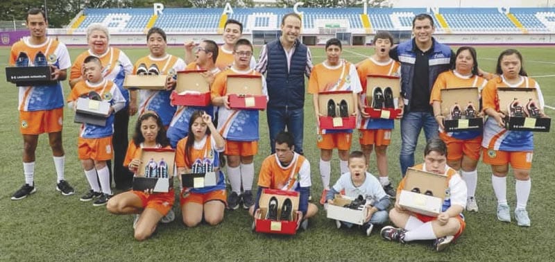 ¡”CACHORROS” RECIBE CALZADO DEPORTIVO EN BOCA DEL RÍO!