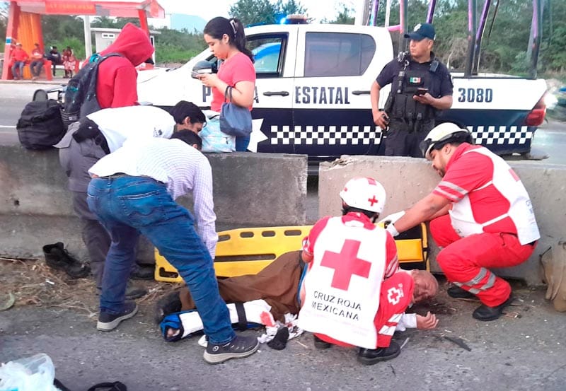 ¡GUARDIA DE SEGURIDAD ATROPELLADO POR NO USAR EL PUENTE PEATONAL!