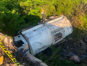 PIPA CON GASOLINA CAE DEL PUENTE