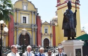 ¡YA TIENE ESTATUA HIPÓLITO!