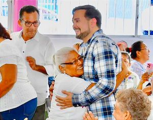 ¡CELEBRAN A LOS ABUELITOS DE MEDELLÍN!