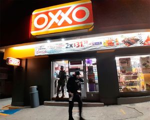 ¡ASALTAN TIENDA OXXO EN LA 21 DE ABRIL!