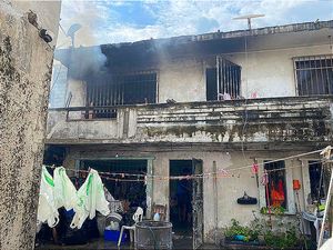 ¡SE INCENDIA VIVIENDA! -Vecinos de una cuartería actuaron heroicamente