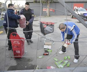 ¡ORGANIZAN SAQUEOS EN GRUPO A VARIOS COMERCIOS!