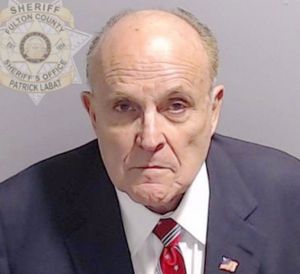 ¡RUDY GIULIANI SE ENTREGA EN ATLANTA!