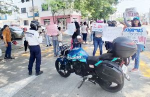 ESTUDIANTES DEL IPN BLOQUEAN LAS CALLES