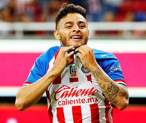 ¡CHIVAS MANTIENE EL LIDERATO EN LA LIGA MX!