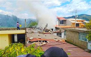 ¡AVIONETAZO! -HABÍA SALIDO DE VERACRUZ A PUEBLA, Cae Sobre Vivienda en el Municipio de Gral. Felipe Ángeles