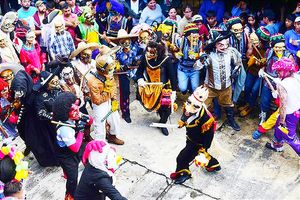 ¡MOROS Y CRISTIANOS SE ENFRENTAN EN NAOLINCO!