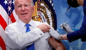 ¡SE LA PONE JOE BIDEN! -La Vacuna Actualizada Contra COVID